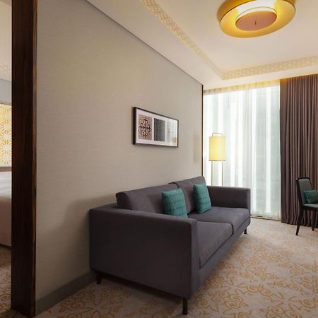 Sheraton Astana Hotel Exterior foto A suite at the hotel