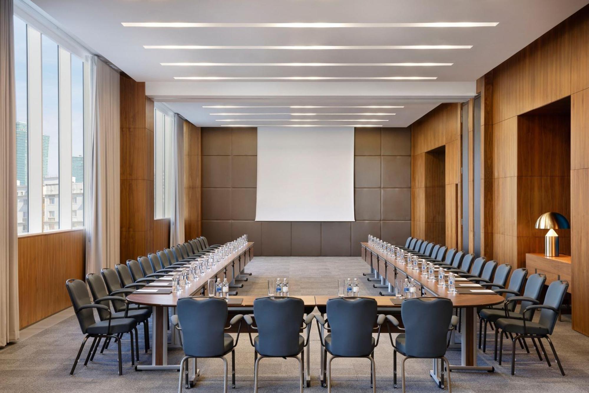 Sheraton Astana Hotel Exterior foto The boardroom