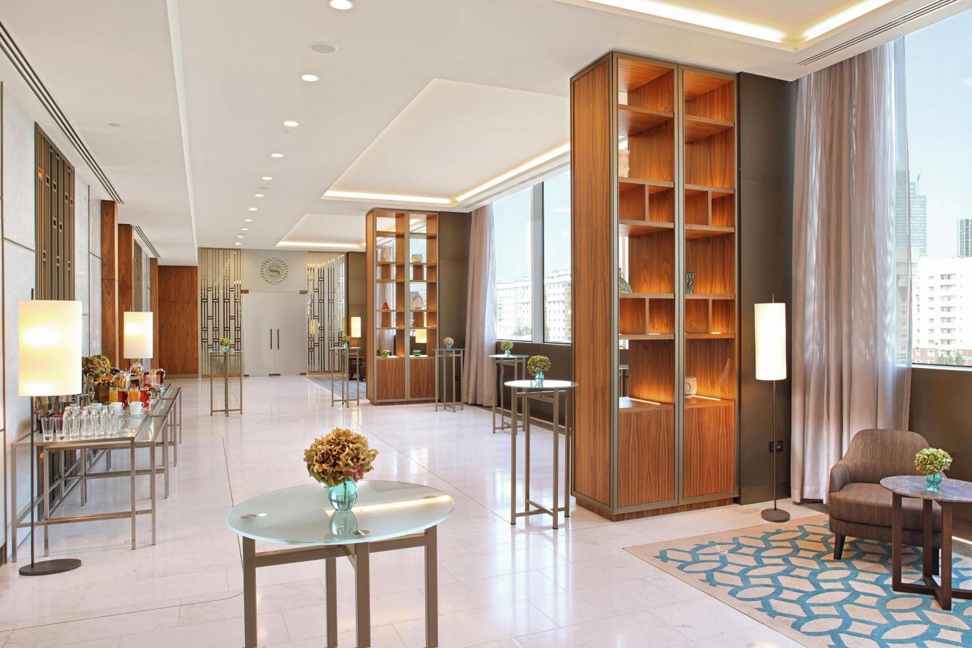 Sheraton Astana Hotel Exterior foto The lobby of the hotel