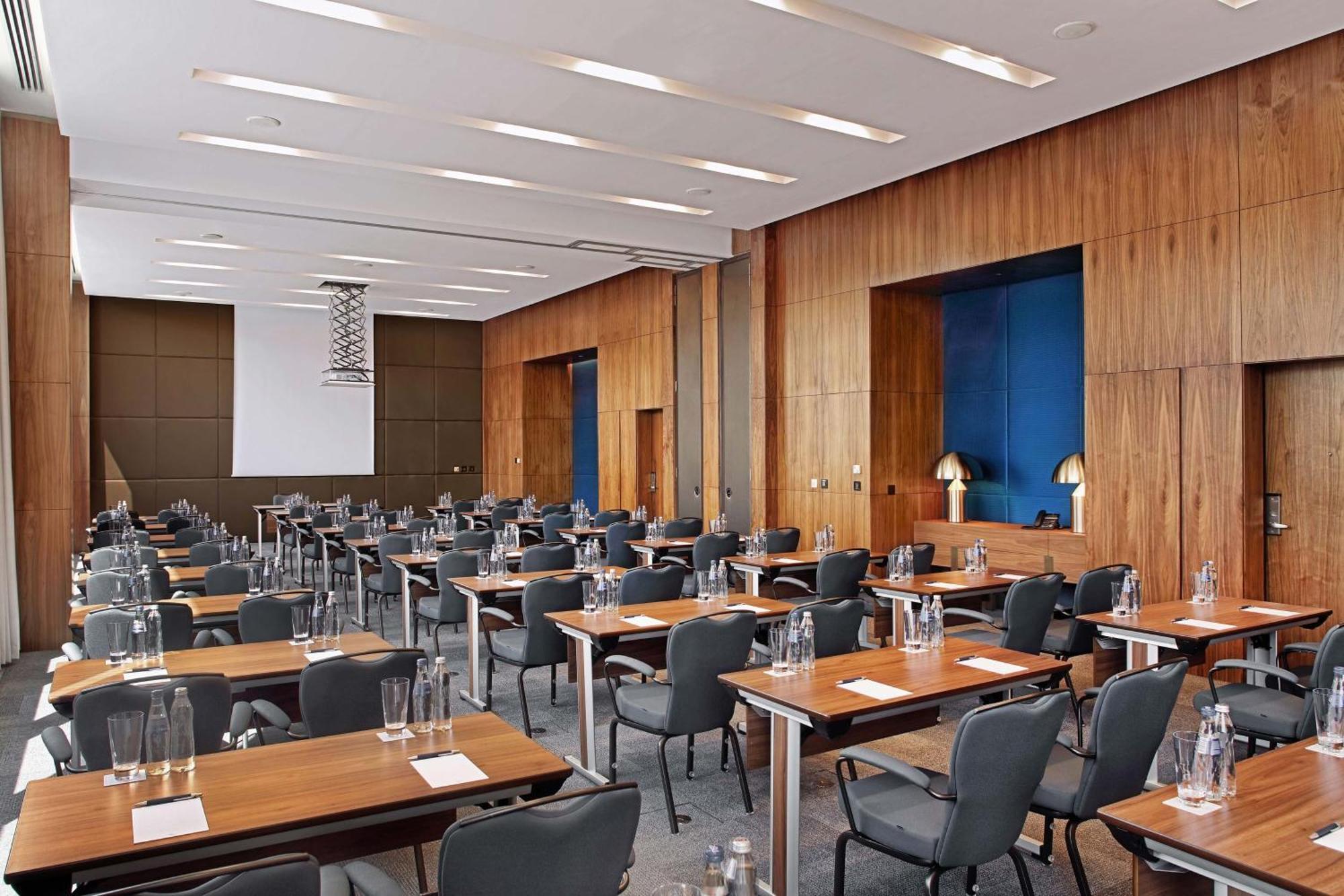 Sheraton Astana Hotel Exterior foto Meeting room
