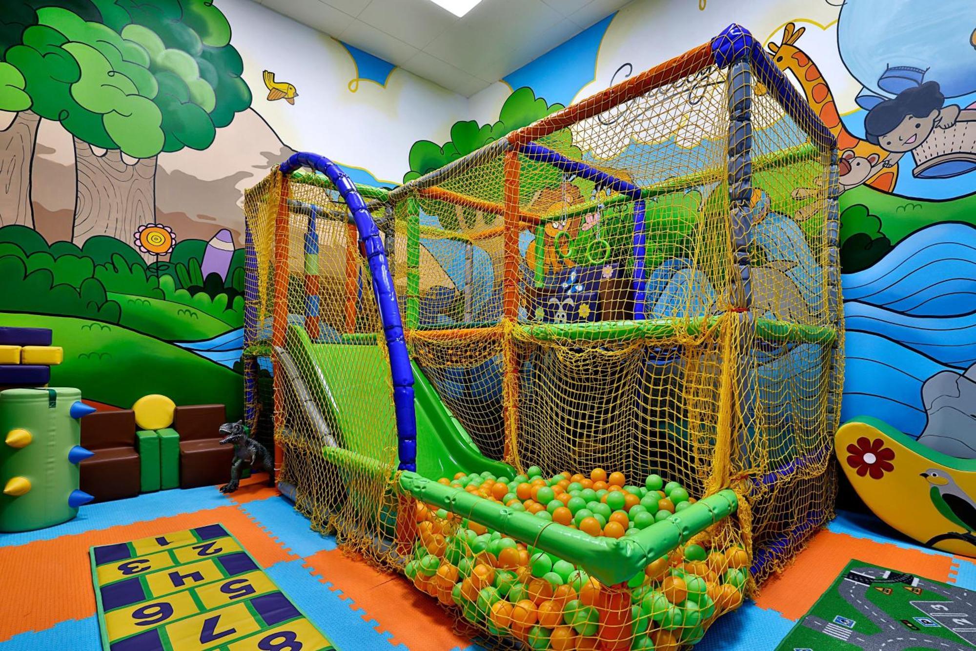 Sheraton Astana Hotel Exterior foto Indoor playground