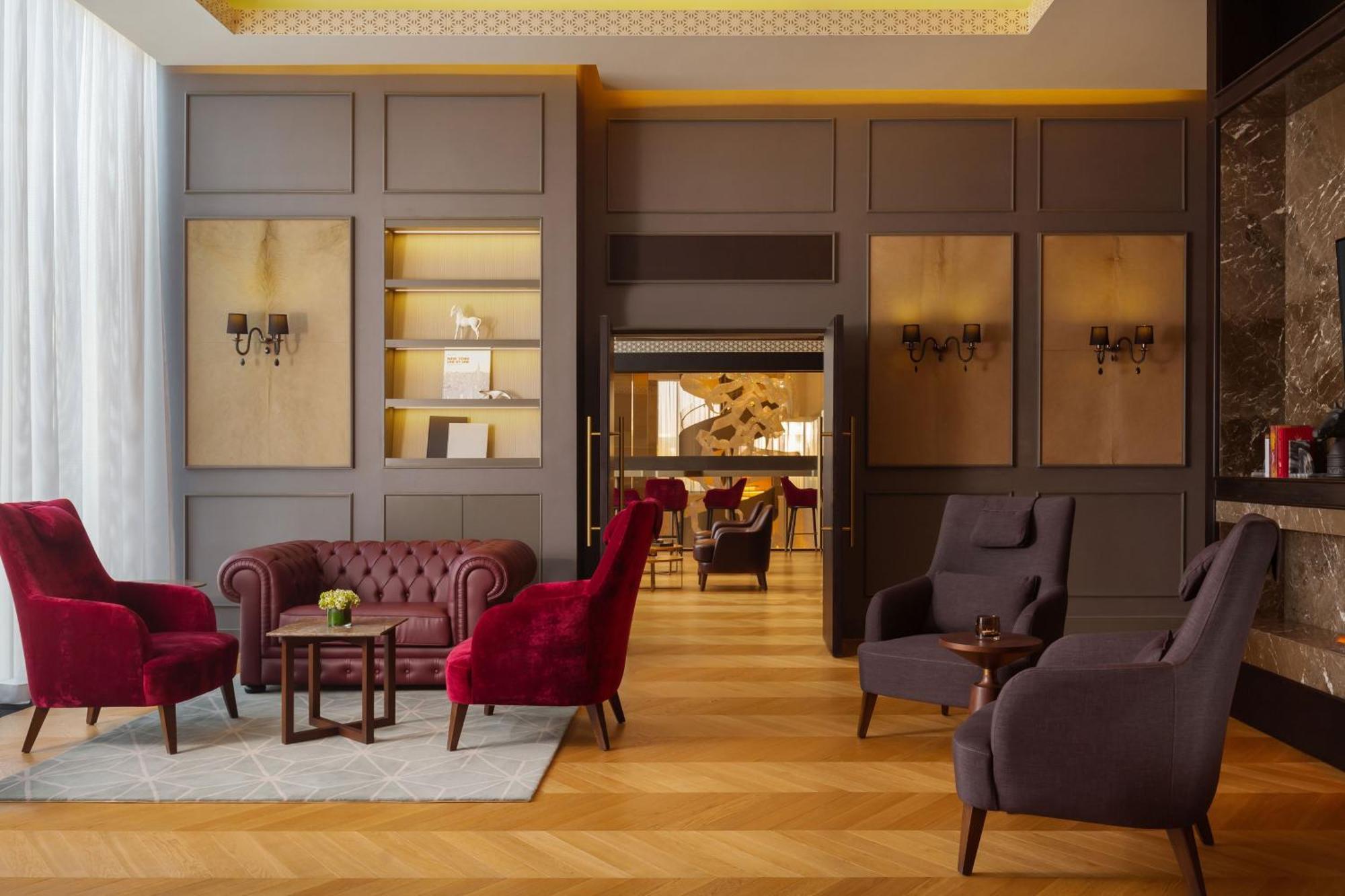 Sheraton Astana Hotel Exterior foto The hotel's lobby