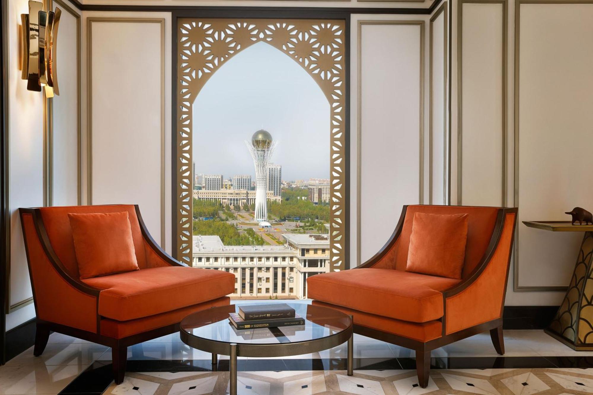 Sheraton Astana Hotel Exterior foto A view of the Bayt Al Mubarak from the hotel