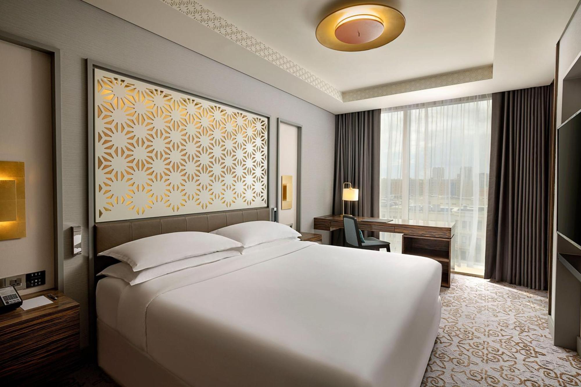 Sheraton Astana Hotel Exterior foto A bedroom at the hotel