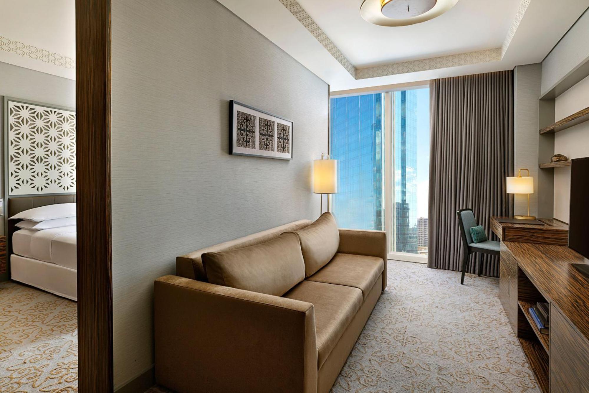 Sheraton Astana Hotel Exterior foto A suite at the hotel