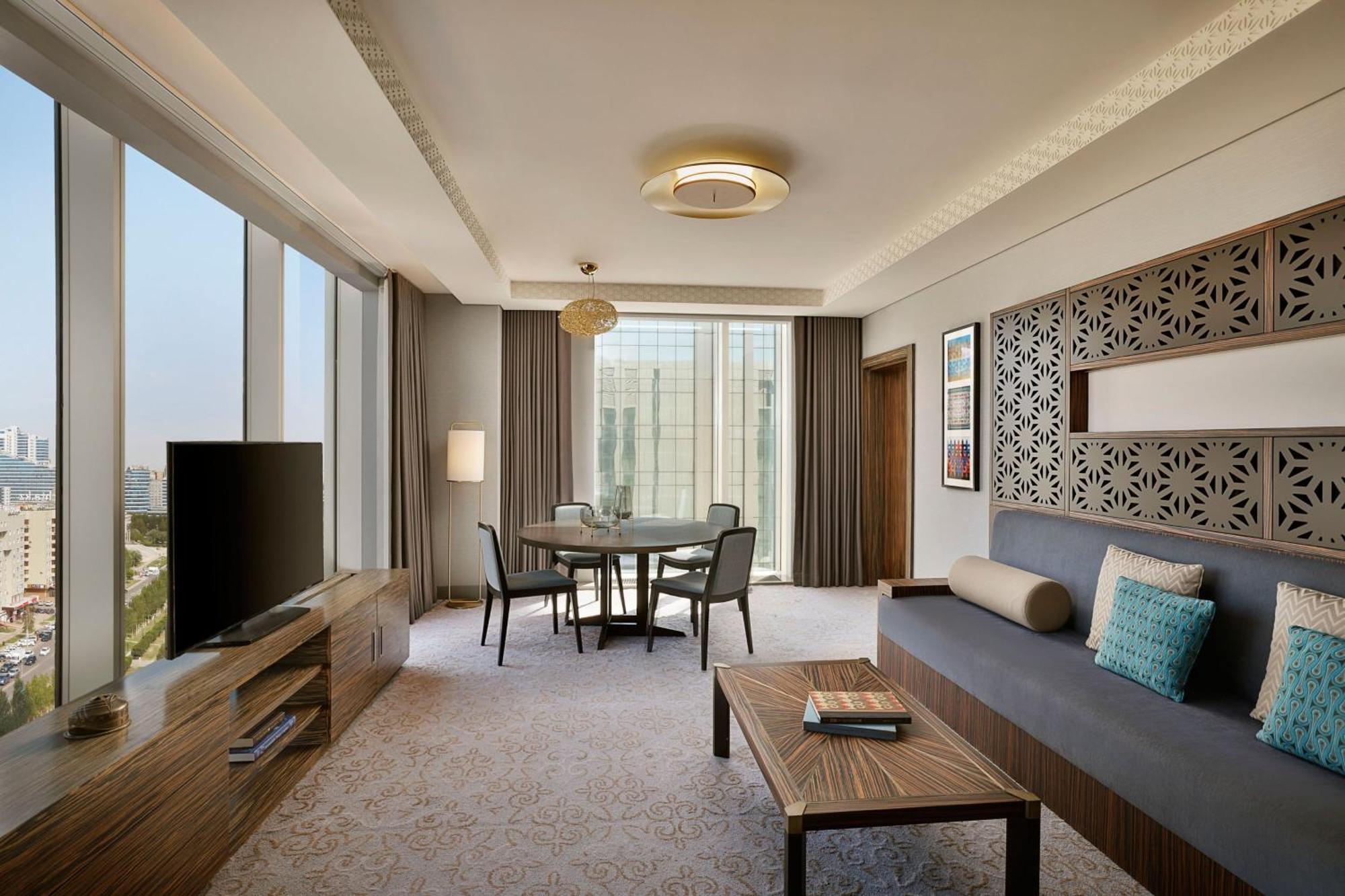 Sheraton Astana Hotel Exterior foto A suite at the hotel