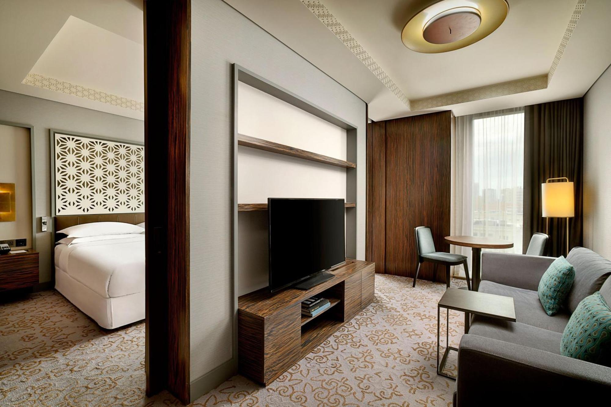 Sheraton Astana Hotel Exterior foto A suite at the hotel