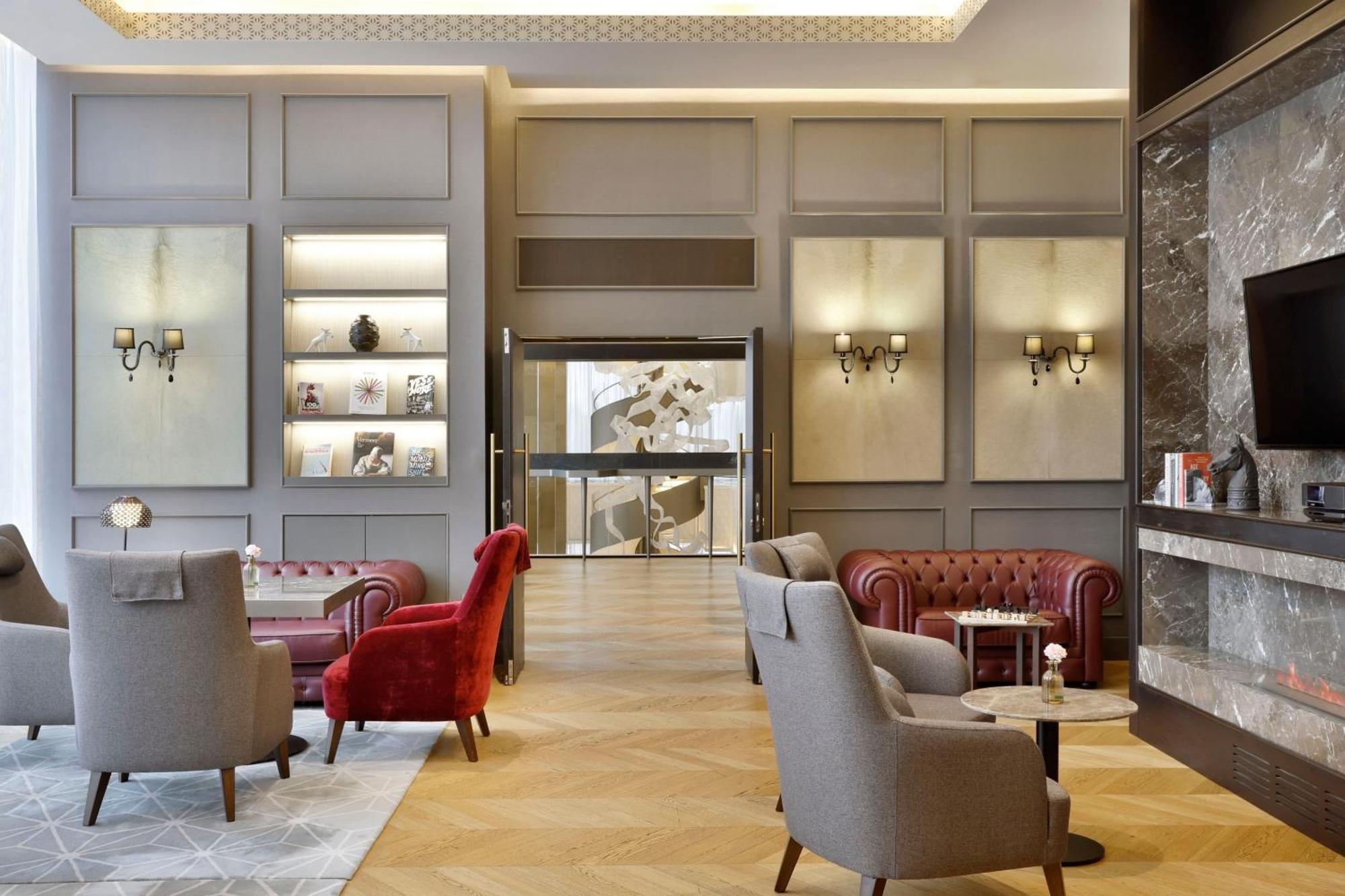 Sheraton Astana Hotel Exterior foto The hotel's lobby