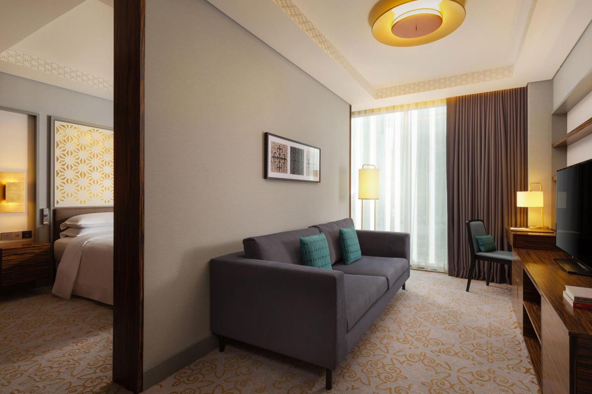 Sheraton Astana Hotel Exterior foto A suite at the hotel